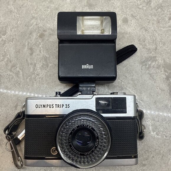 OLYMPUS TRIP 35 Compact 35mm Film Camera w flash, 40mm f/2.8 Lens Untested As Is - Picture 1 of 12